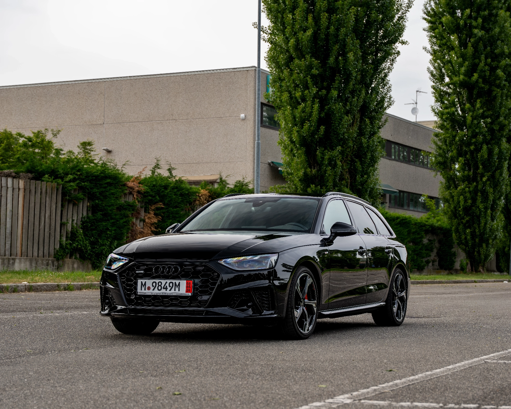 Audi A4 Competition Plus — Foto professionale automotive DrivenByLight shooting fotografico