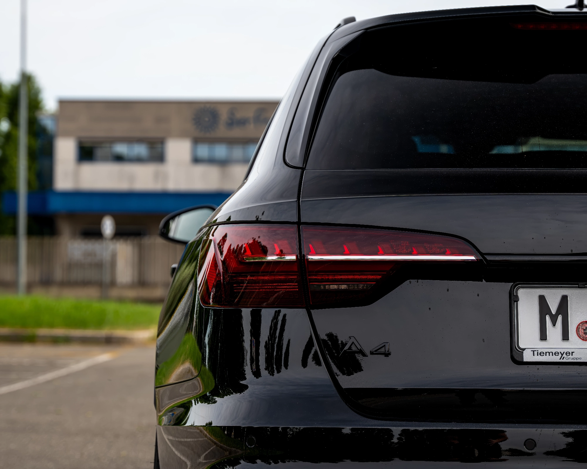 Audi A4 Competition Plus — Profilo laterale shooting professionale automotive