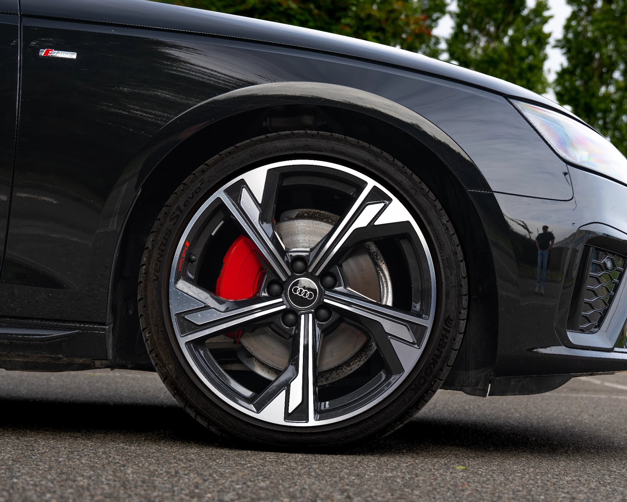 Audi A4 Competition Plus — Dettaglio cerchi e carrozzeria foto automotive professionale