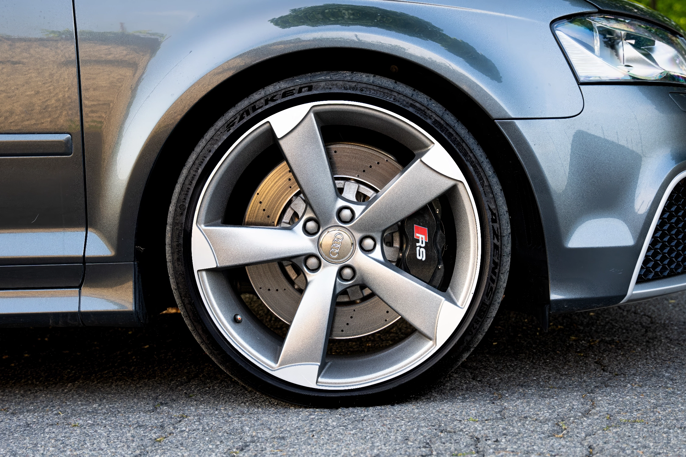 Audi RS3 — Dettaglio frontale shooting professionale fotografia prestazionale automotive