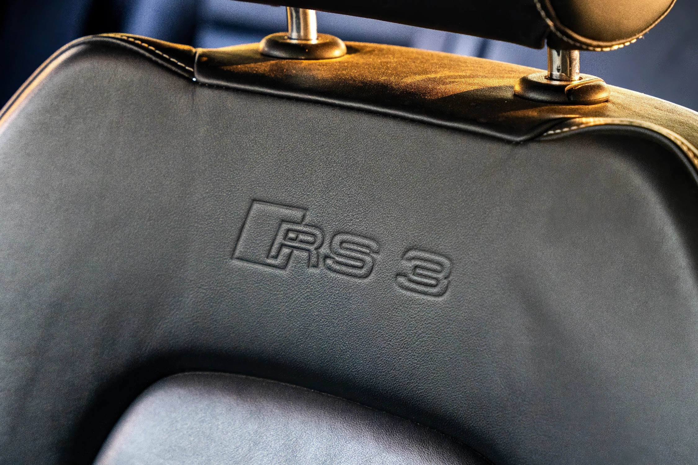 Audi RS3 — Angolo dinamico fotografia automotive professionale prestazionale