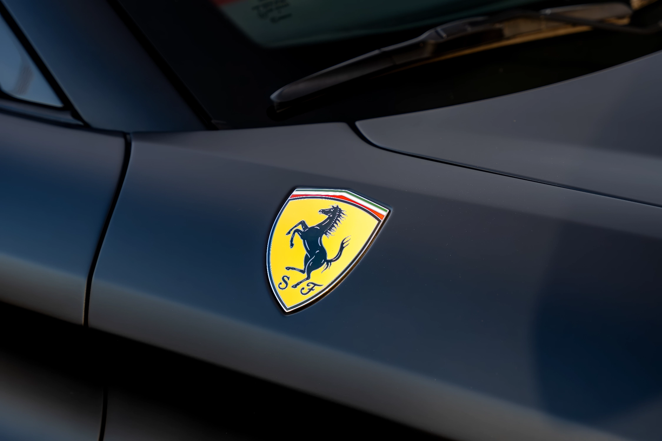 Ferrari California T — Vista posteriore shooting fotografico lusso professionale automotive