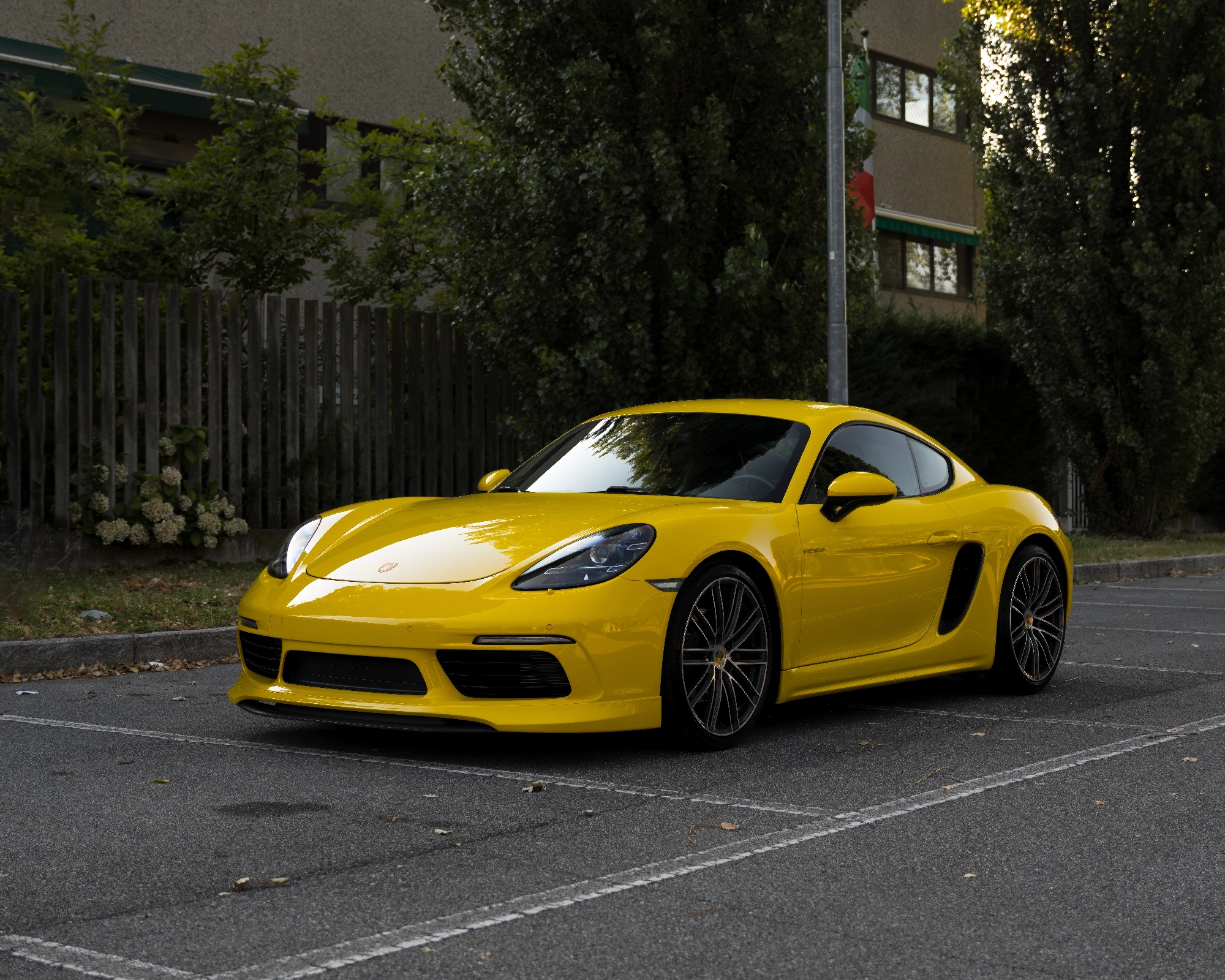 Porsche Cayman — Dettaglio frontale shooting professionale fotografia sportiva