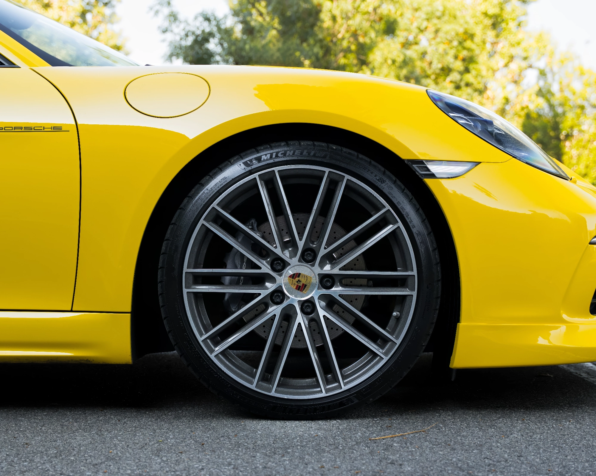 Porsche Cayman — Angolo dinamico fotografia automotive professionale sportiva